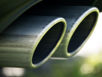 Státy EU schválily pravidla k ukončení prodeje aut na benzin a naftu v roce 2035