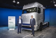 ​Mercedes Benz představil GenH2 Truck, nákladní vozidlo poháněné palivovými články