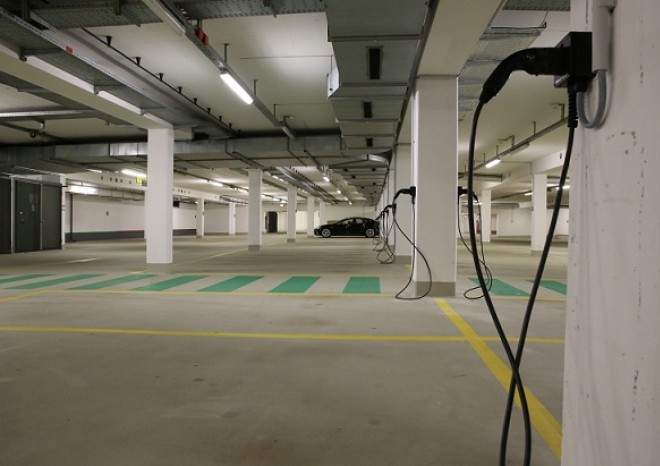 ​DKV Mobility spolupracuje v oblasti parkování a nabíjení s MAHLE chargeBIG
