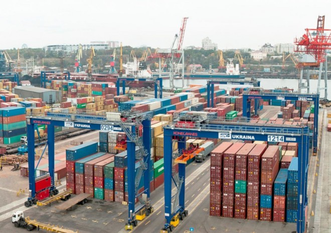 Volodymyr Zelenskyj žádá otevření přístavů, aby se předešlo potravinové krizi