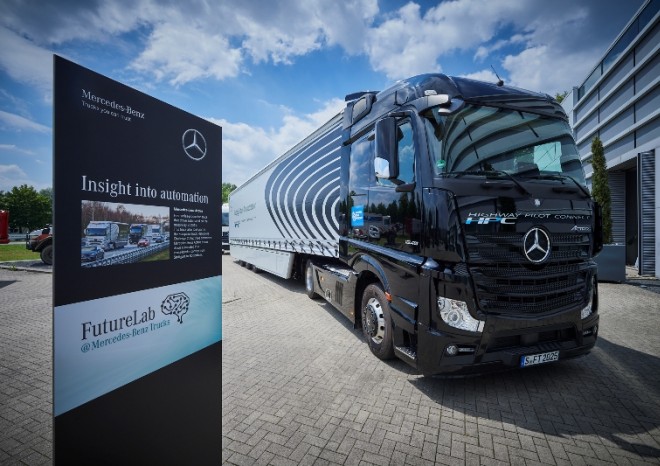 Divize Mercedes-Benz Trucks představila svou vizi nákladní dopravy budoucnosti