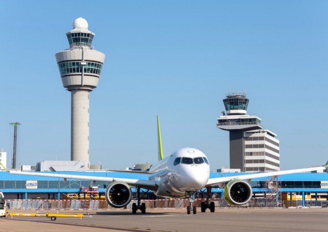 Amsterdamské letiště kvůli nedostatku personálu opět omezí počet cestujících