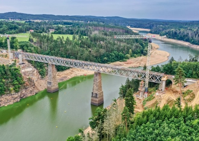 ​Stavba železničního mostu přes Orlík za 543 milionů korun skončí v příštím roce