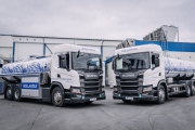 Čerstvé mléko veze Scania: Hollandia převzala první dvě cisterny