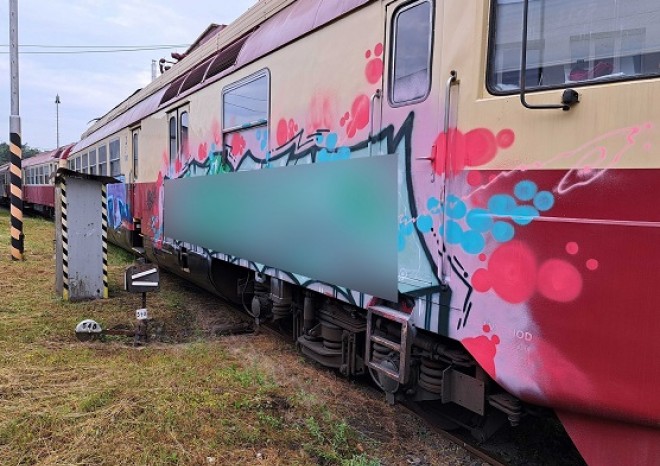 ​V Brně jsou graffiti velkým problémem, poškozená byla i historická elektrická jednotka