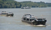 Nebývalé nízká hladina Dunaje brání plavbě