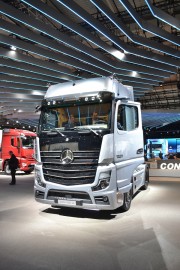 ​Mercedes-Benz již posedmnácté v řadě dominuje trhu s nákladními vozidly