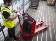 ​Linde Material Handling představuje nové elektrické paletové vozíky