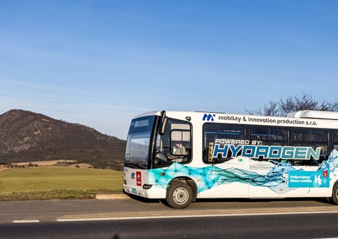 ​Vodíkový autobus pro Mostecko se osvědčil i v zimním provozu
