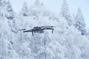 Vláda schválila novelu umožňující další kontrolu dronů
