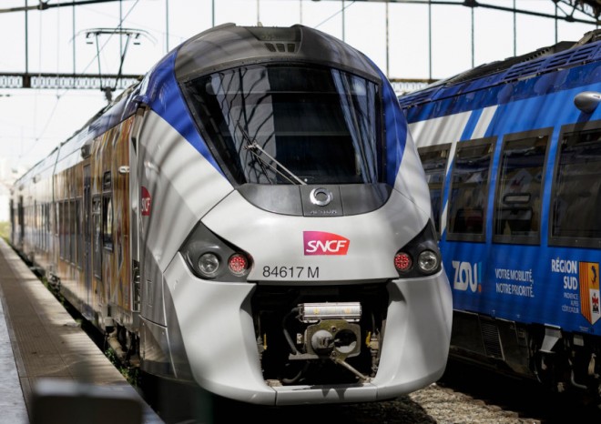 Macron chce ve Francii levné vlakové jízdné jako v Německu
