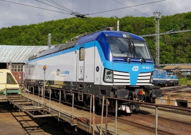 ​České dráhy letos převezmou do provozu dalších 12 lokomotiv Siemens Vectron
