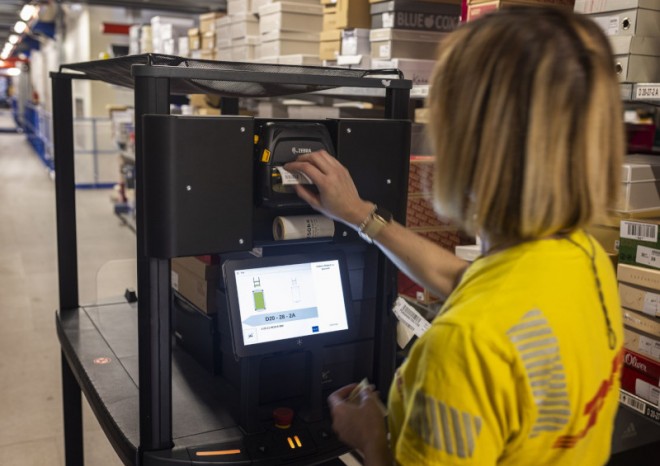 DHL Supply Chain automatizuje proces vychystávání v pohořelickém distribučním centru