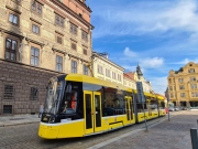 Nová plzeňská tramvaj vyrazila na první jízdu s cestujícími