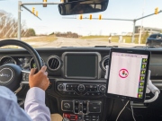 Stellantis se v USA podílí na testech vozidel s připojením 5G, které v reálném čase upozorňují na hrozící nebezpečí
