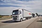 ​Na vývoj konvojů digitálně propojených kamionů DB Schenker půjdou bezmála dva miliony eur