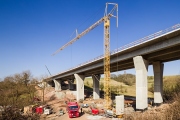 ​Metrostav postavil klíčový most na novém úseku D6 u Řevničova