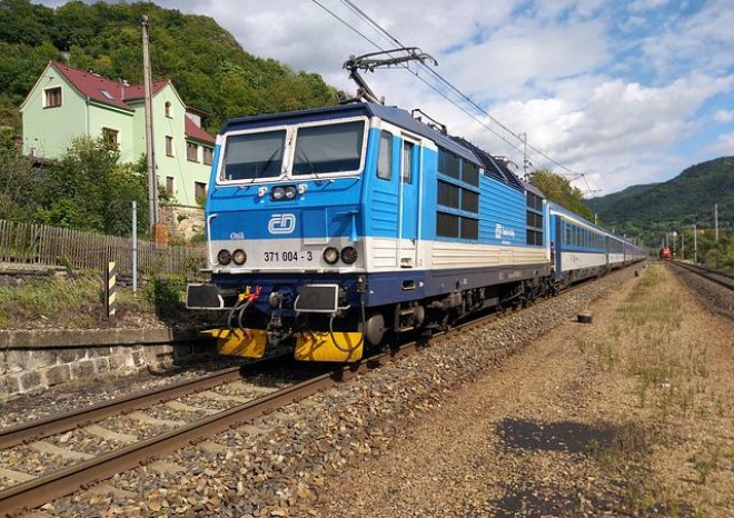 ​Česká dráhy v hradeckém kraji nasazují vlaky s malou kapacitou, čelí pokutám