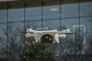 UPS založila dceřinou firmu a požádala o povolení provozovat drony k přepravě