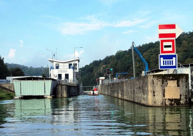 Povodí Vltavy dnes otevřelo plavební komoru Kořensko