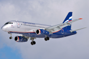 Aeroflot si objednal dalších 100 letadel ruské firmy Suchoj