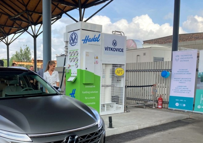 EU nařizuje rozšířit dobíječky pro elektroauta i vozy na vodík, Česko zaostává