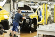 ​Výroba automobilů v České republice meziročně poklesla o pětinu