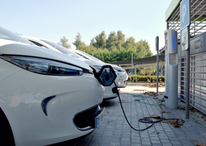 Prodej elektromobilů v EU nabral mocně dech, naftové motory byly odsunuty na třetí příčku