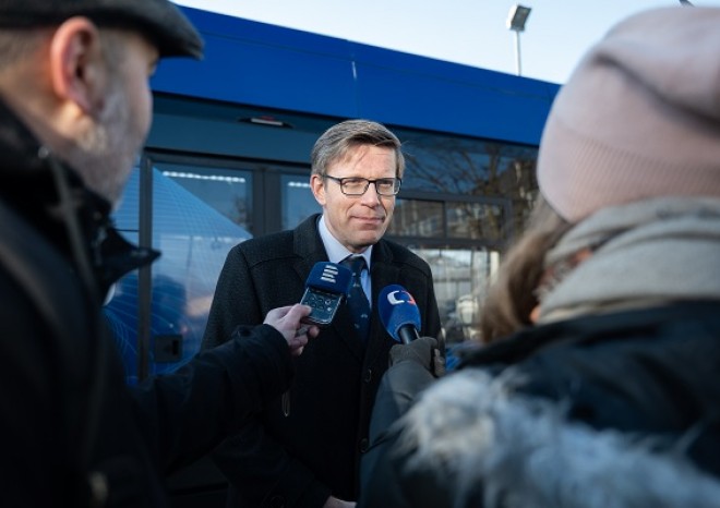​Ministr dopravy navštívil závod Škoda Group a prohlédl si vodíkový autobus