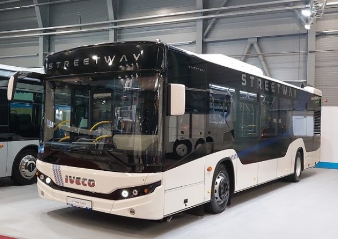 ​DPP objednal 70 nových městských autobusů, 26 kloubových a 44 standardních vozů