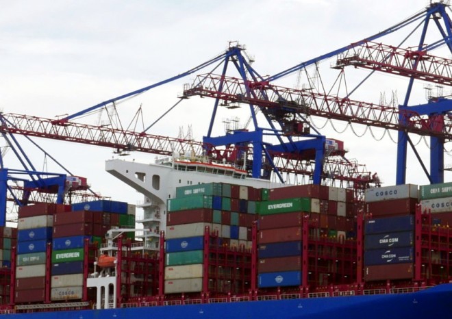 Kvůli útokům na lodě rostou ceny i přepravní časy, řešením je železniční kontejnerová přeprava