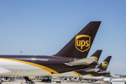 Společnost UPS zveřejnila výsledky za první čtvrtletí, konsolidované výnosy meziročně poklesly