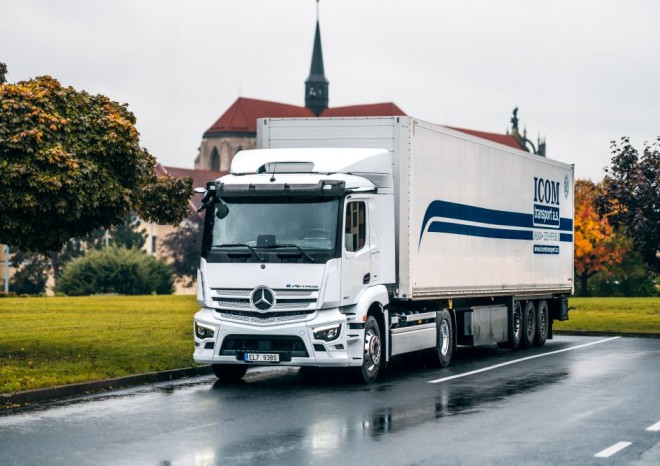 ​ICOM transport testoval elektrický tahač eActros 300 v běžném provozu