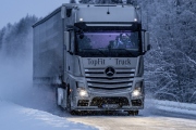 Mercedes-Benz opět jedničkou mezi nákladními automobily