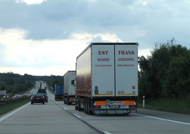 ​ŘSD začalo instalovat další značky se zákazem předjíždění kamionů na dálnici D1