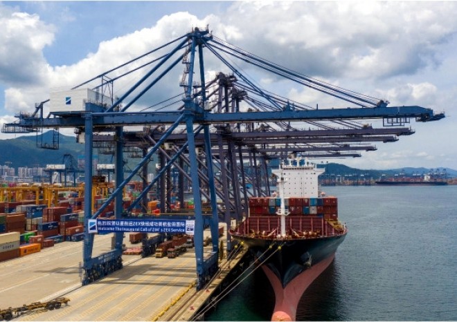 Prázdná depa v jihočínských přístavech