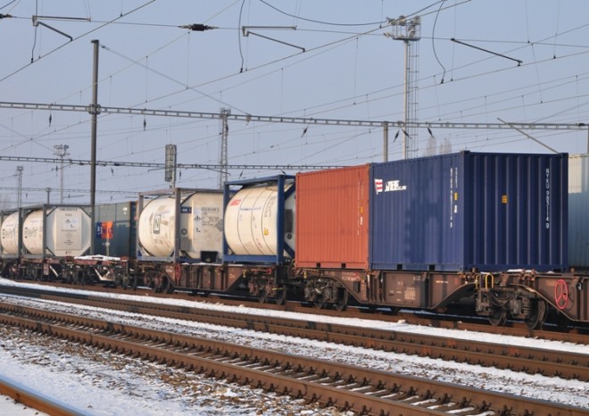 Hlavním problémem kombinované dopravy v ČR je nedostatečná kapacita železničních koridorů