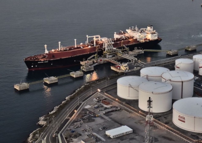 U evropských břehů stojí desítky lodí s LNG a nemohou vyložit náklad