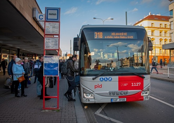 ​Ve Středočeském kraji zdražuje jízdné v autobusech a vlacích zařazených do PID