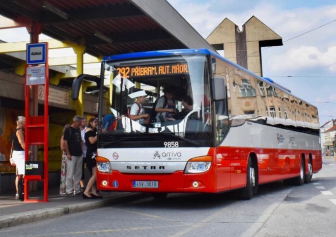 Středočeský kraj a Praha spouštějí poslední tendry na autobusové dopravce