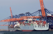 ​Přístav Hamburk láká největší kontejnerové lodě světa