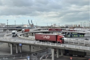 ​Ministerstvo pomůže kamionům uvízlým v Británii, udělí výjimky pro dojezd