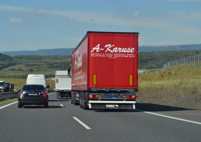 ​Index IRU: Sazby v silniční nákladní dopravě klesají
