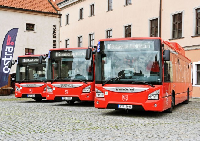 KAR group dodala první autobusy na stlačený zemní plyn pro MHD ve Valašském Meziříčí