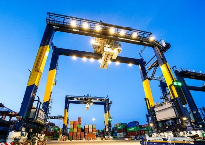 Zaměstnanci největšího britského kontejnerového přístavu Felixstowe stávkují