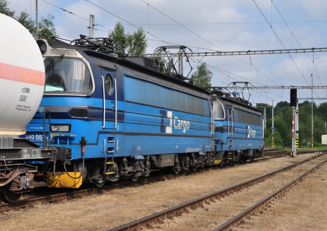 ​Osobní a nákladní vlaky si na českých kolejích stále více překážejí