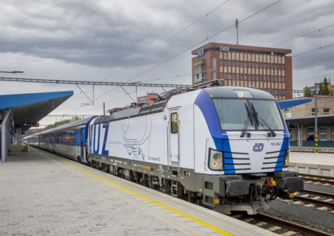 Západ Čech křižují nejmodernější vlaky v České republice: Vectrony, InterJety a RegioPantery