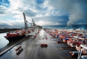​Rotterdamská přístavní správa požaduje radikální snižování emisí CO2