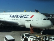 Šéf Air France chce zlomit odpor odborů referendem o růstu platů
