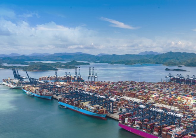 Karanténa v čínském přístavu způsobila domino efekt v globálním obchodě
